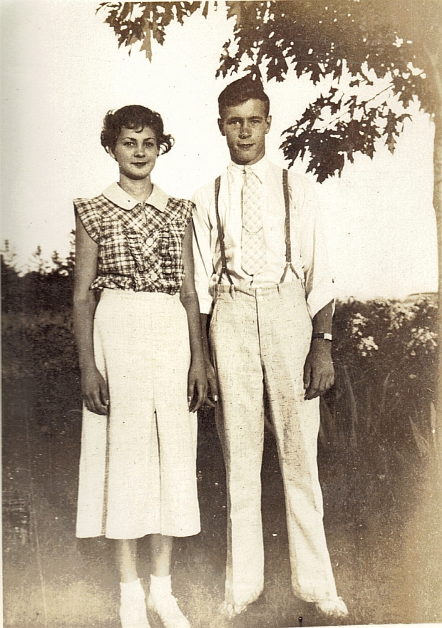 Early Fashionable Couple in Summer Attire